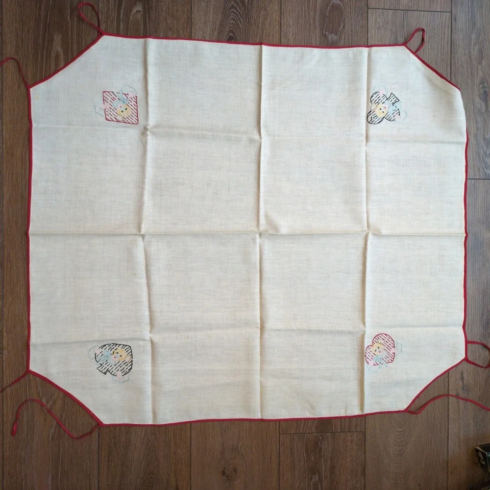 Vtg Embroidered Card Table Cover‎ Cloth w/ Ties - Poker Bridge Game Night Suits